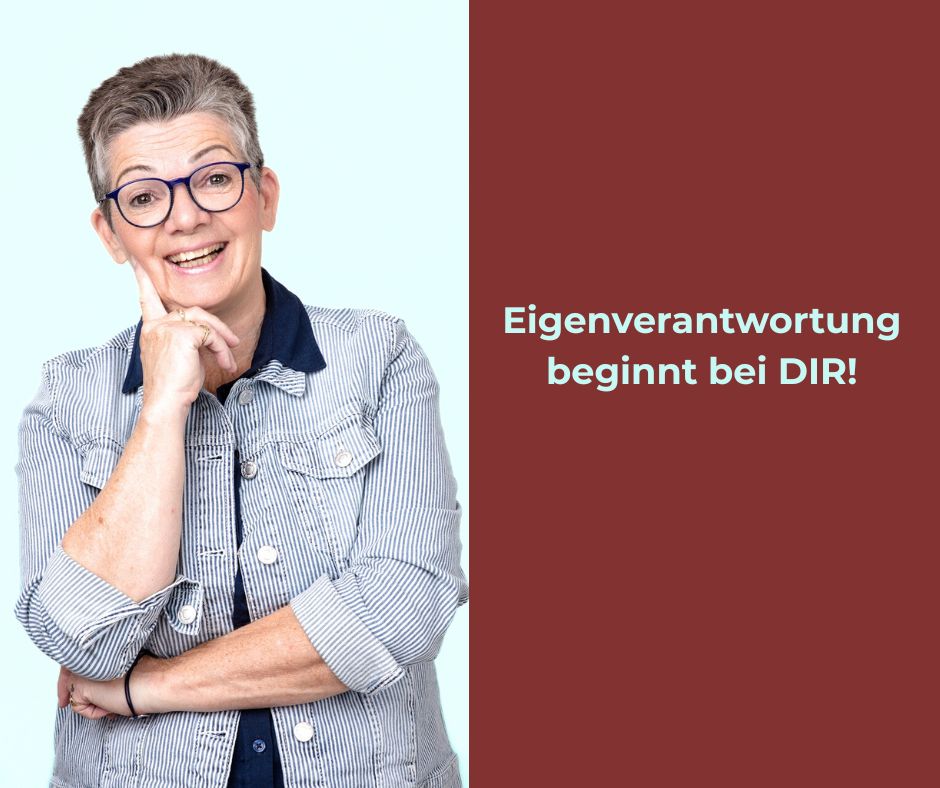 Blau Schwarz Ganzes Foto Klassisch Black Friday Sale Rabatt Sparschwein Verkauf Cyber Monday Facebook Beitrag